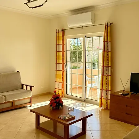 Casa Laranjal Apartment *
